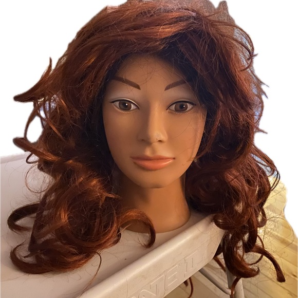 Gorgeous Auburn Wig - EUC - Picture 3 of 4